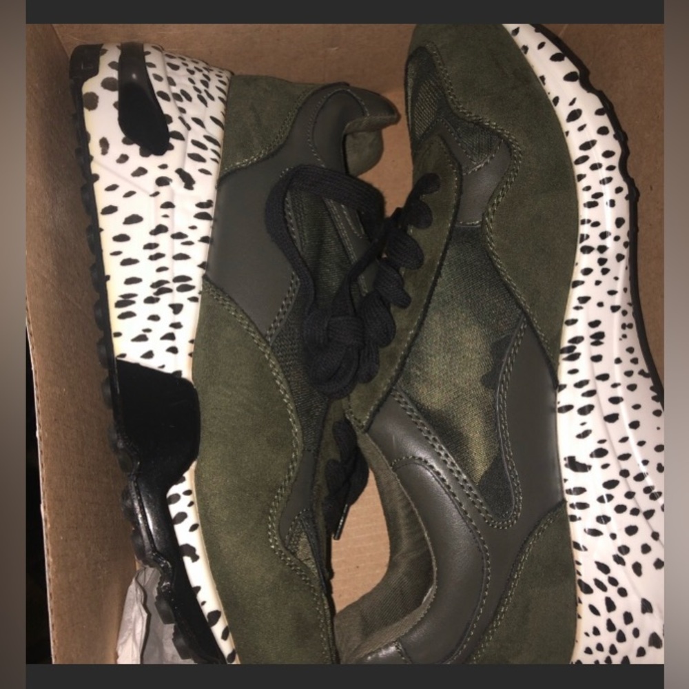 💚🖤 LIKE NEW Camo Cliff Platform Sneakers💚🖤by Steve Madden